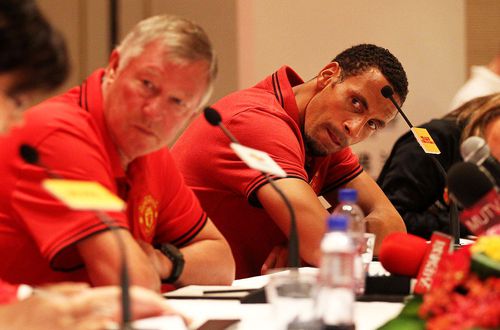 Rio Ferdinand și Sir Alex Ferguson la o conferință de presă, foto: Imago