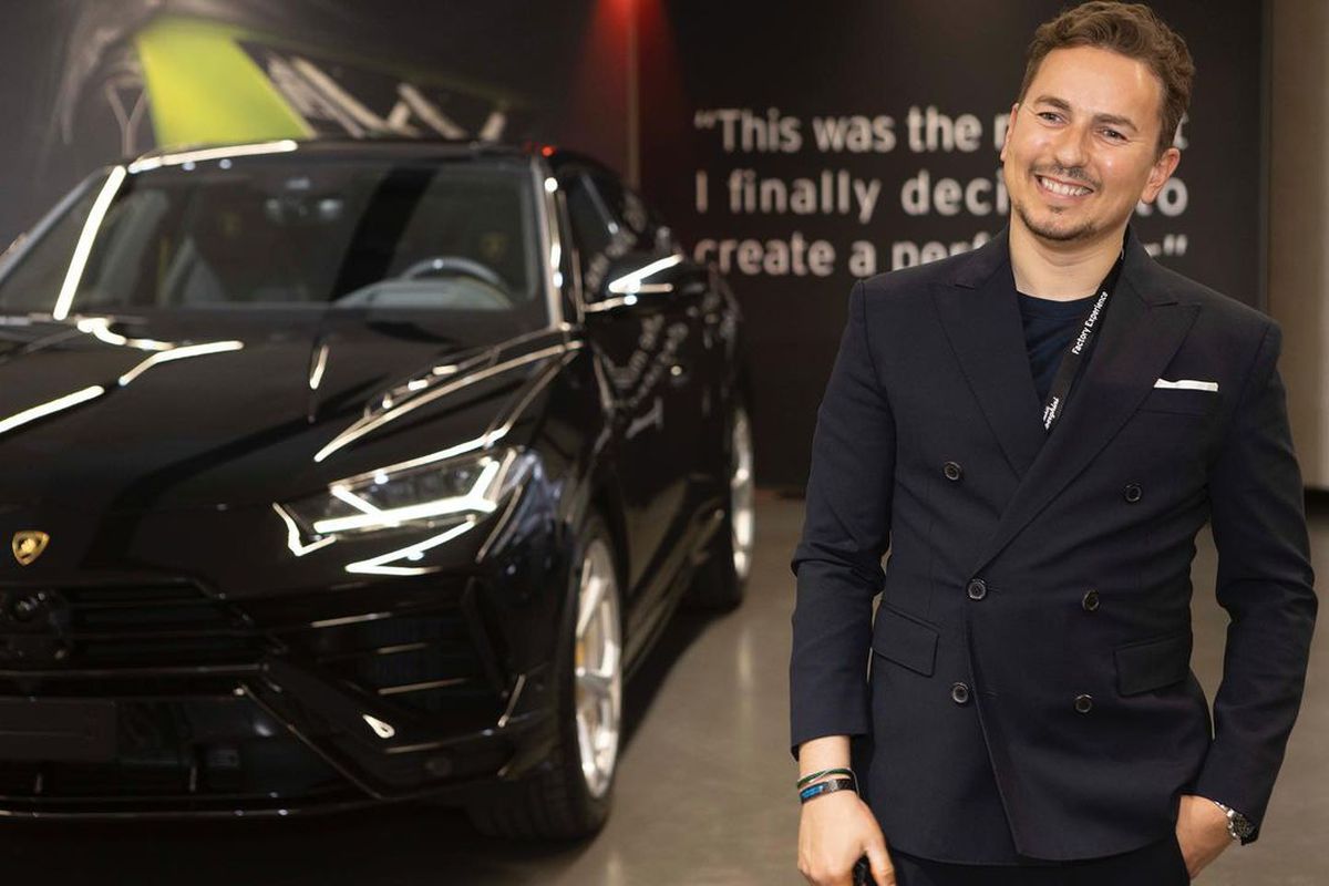 Jorge Lorenzo și-a etalat noul bolid: un Lamborghini Urus S. Foto: Instagram + Imago Images