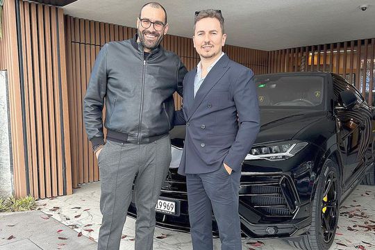 Jorge Lorenzo și-a etalat noul bolid: un Lamborghini de peste 300.000 de euro. Foto: Instagram @jorgelorenzo99