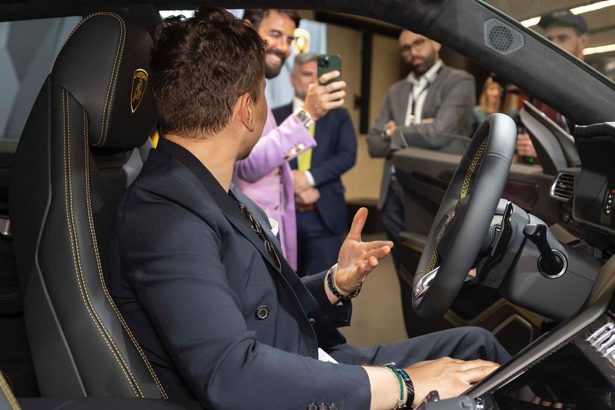 Jorge Lorenzo și-a etalat noul bolid » Suma astronomică plătită de spaniol și specificațiile mașinii