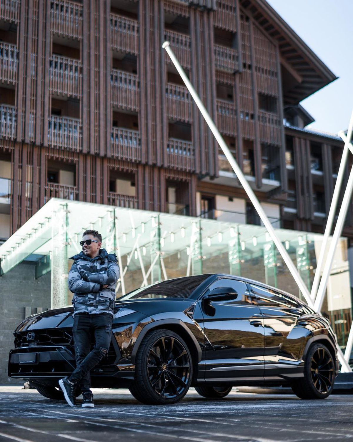 Jorge Lorenzo și-a etalat noul bolid » Suma astronomică plătită de spaniol și specificațiile mașinii