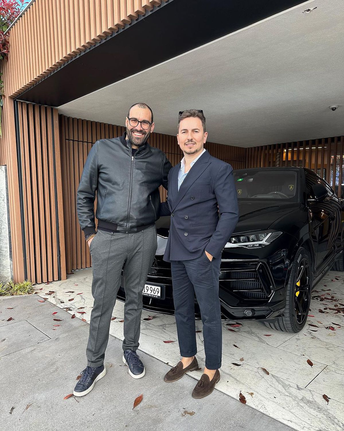 Jorge Lorenzo și-a etalat noul bolid » Suma astronomică plătită de spaniol și specificațiile mașinii