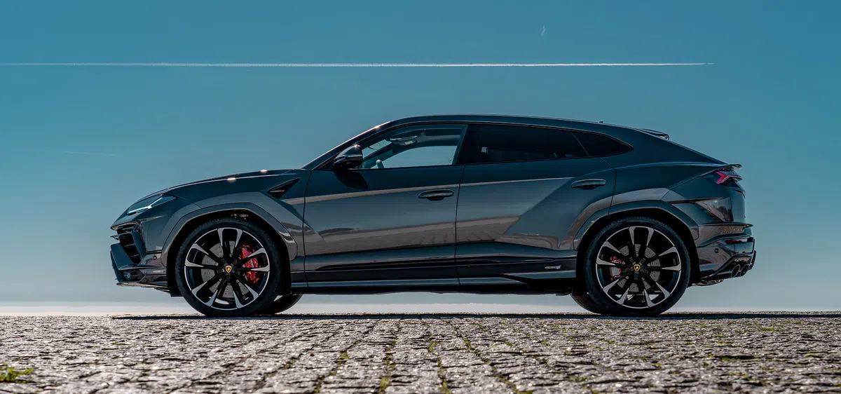 Jorge Lorenzo și-a etalat noul bolid » Suma astronomică plătită de spaniol și specificațiile mașinii