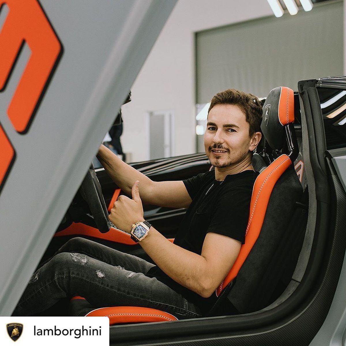 Jorge Lorenzo și-a etalat noul bolid » Suma astronomică plătită de spaniol și specificațiile mașinii