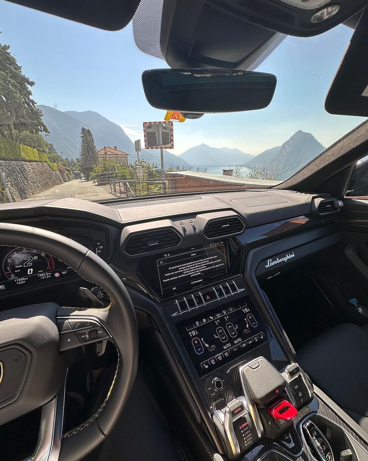 Jorge Lorenzo și-a etalat noul bolid » Suma astronomică plătită de spaniol și specificațiile mașinii