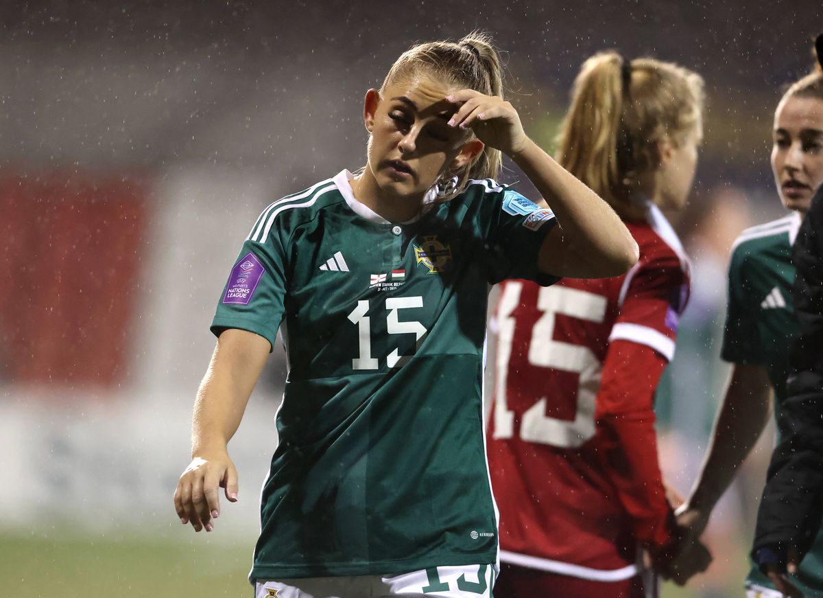 A venit la București și a făcut ravagii pe Arcul de Triumf » Ea a exasperat toate româncele