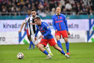 Decizia total neașteptată luată de Gigi Becali chiar în timpul meciului FCSB - U Cluj