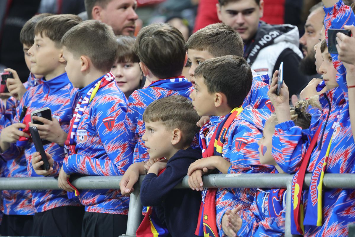 Imagini de la încălzire, înainte de FCSB - U Cluj / foto: Ionuț Iordache (GSP)