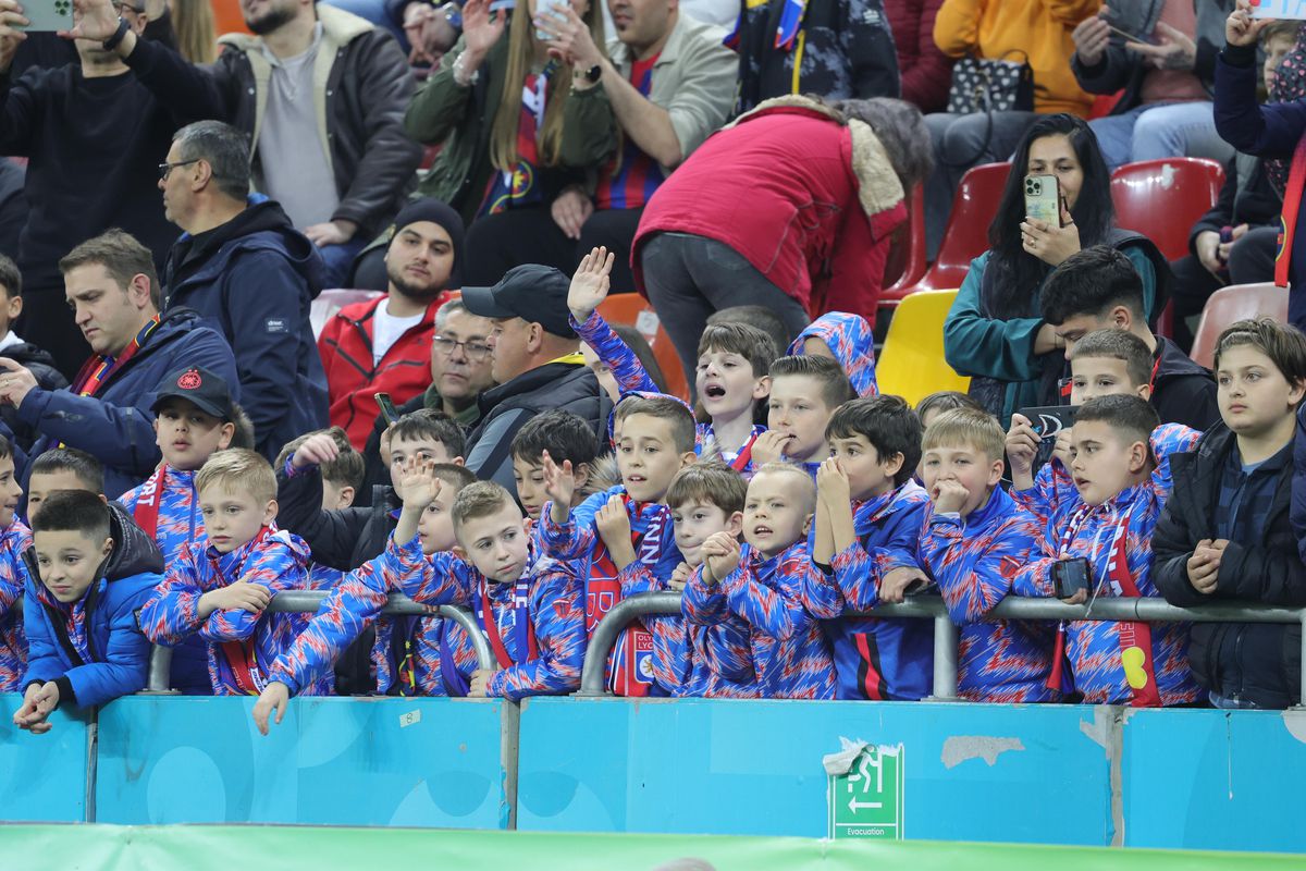 Imagini de la încălzire, înainte de FCSB - U Cluj / foto: Ionuț Iordache (GSP)