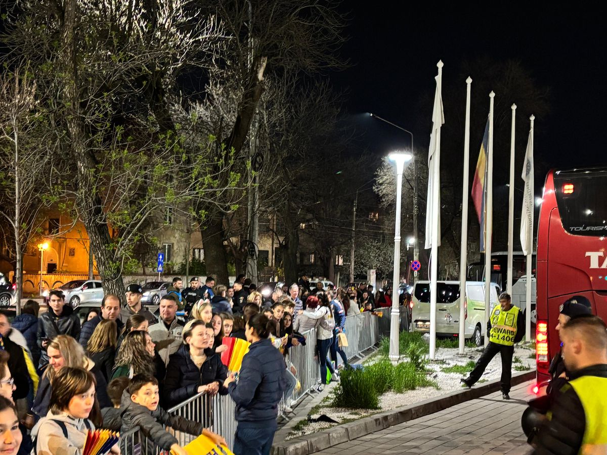 Jucătoarele au venit la suporteri, au luat copiii în brațe, au dat autografe