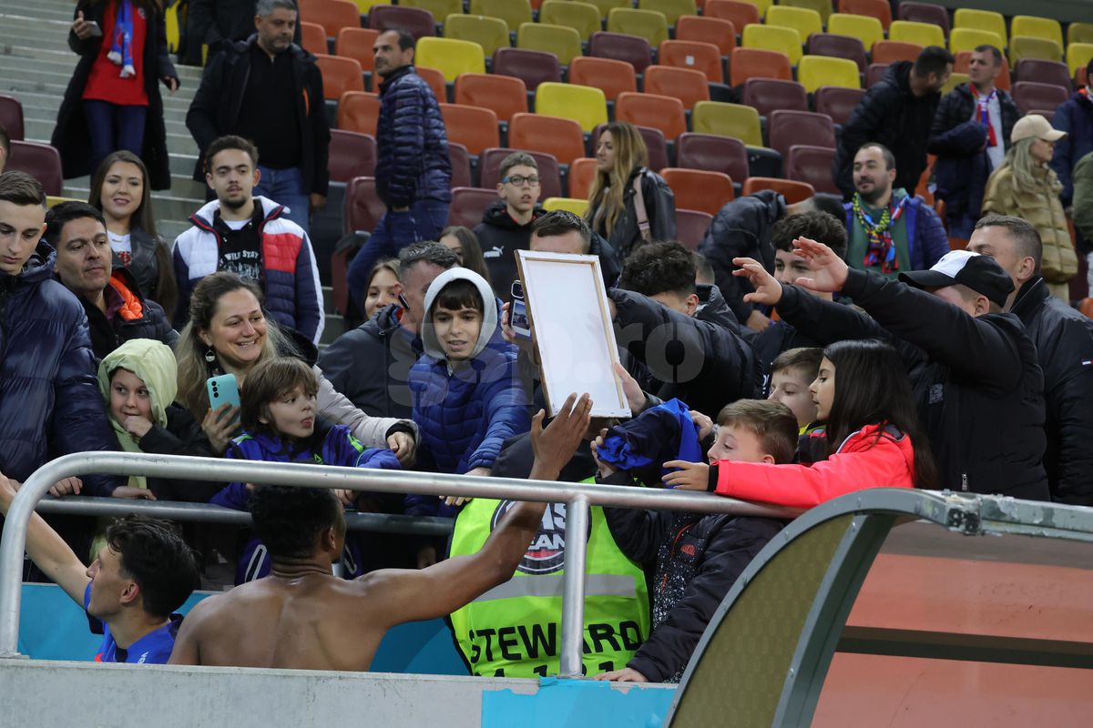 Siyabonga Ngezana, surprins de un copil după FCSB - U Cluj! Cadoul a ajuns în brațele partenerei