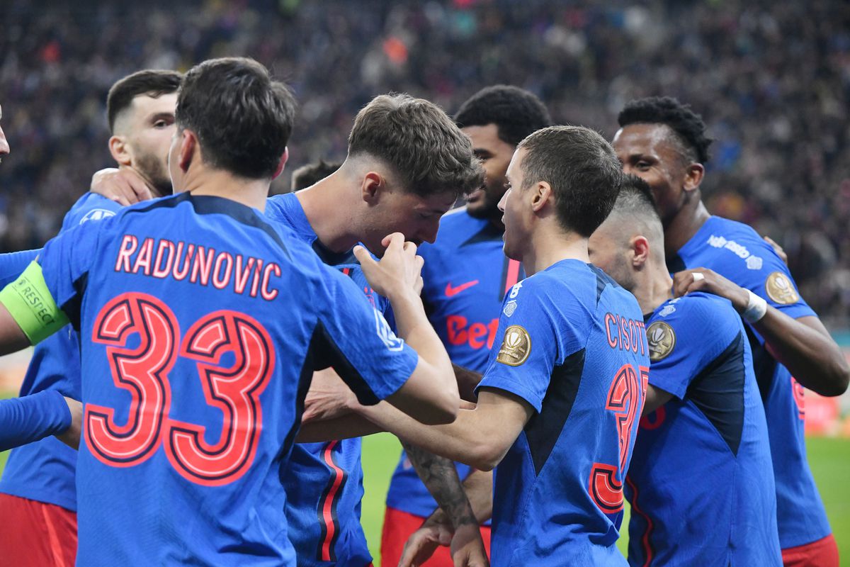 FCSB - U Cluj, decis de un penalty dictat din camera VAR: s-a schimbat liderul în play-off