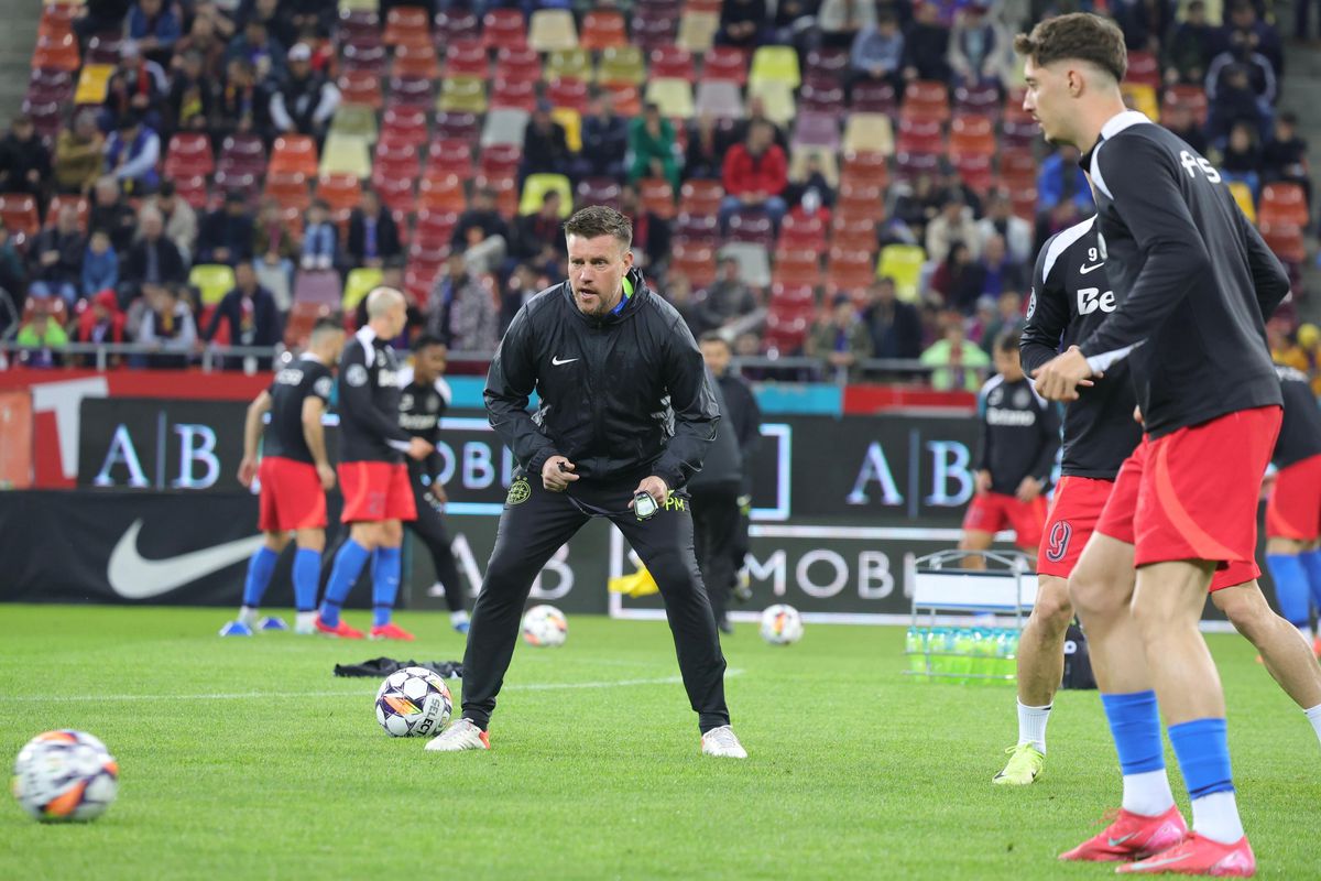 Imagini de la încălzire, înainte de FCSB - U Cluj / foto: Ionuț Iordache (GSP)