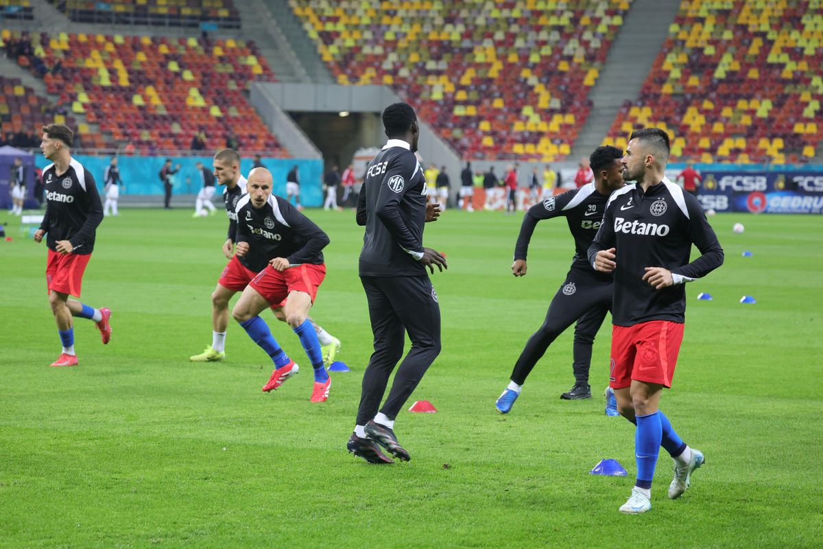 Imagini de la încălzire, înainte de FCSB - U Cluj / foto: Ionuț Iordache (GSP)