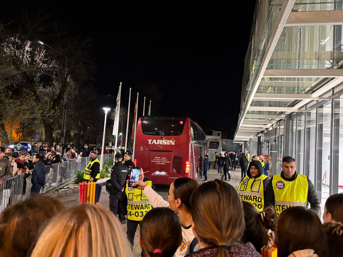 Jucătoarele au venit la suporteri, au luat copiii în brațe, au dat autografe