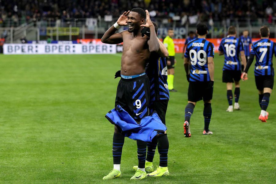 Marcus Thuram a sărbătorit foarte bucuros golul de 3-0 marcat în minutul 66 al turului cu Parma / Foto: Imago Povestea unei poze de familie care trezește frumoase amintiri la Parma » Ce i-a promis tatălui dacă va da gol!