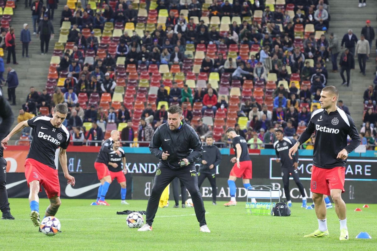 Imagini de la încălzire, înainte de FCSB - U Cluj / foto: Ionuț Iordache (GSP)