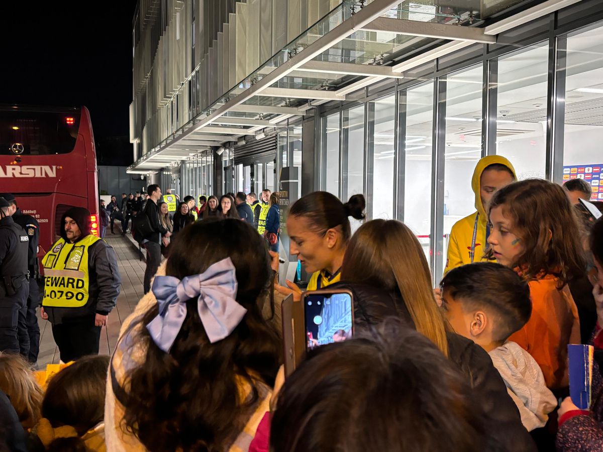 Jucătoarele au venit la suporteri, au luat copiii în brațe, au dat autografe