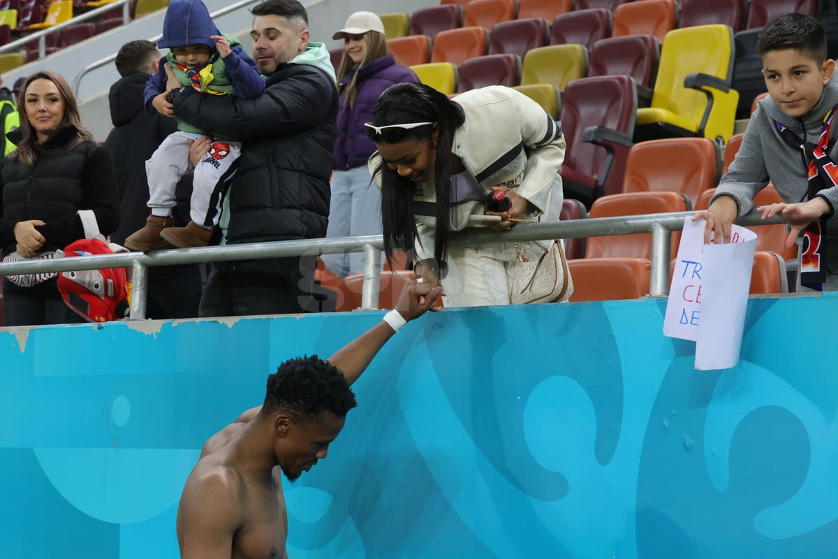 Siyabonga Ngezana, surprins de un copil după FCSB - U Cluj! Cadoul a ajuns în brațele partenerei