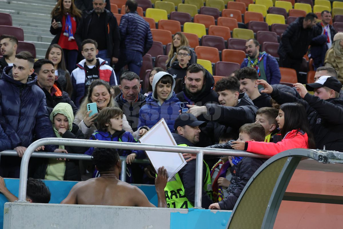 Siyabonga Ngezana, surprins de un copil după FCSB - U Cluj! Cadoul a ajuns în brațele partenerei