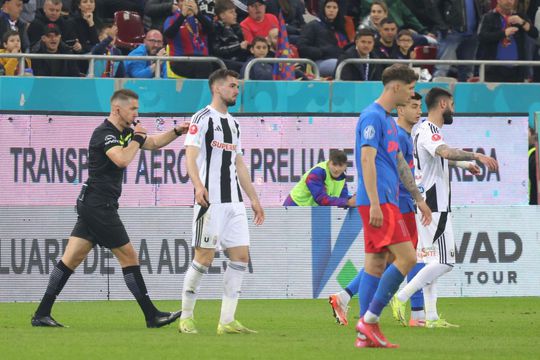 Szabolcs Kovacs a avut nevoie de VAR pentru a da penalty în favoarea FCSB, cu U Cluj/ FOTO Ionuț Iordache (GSP)