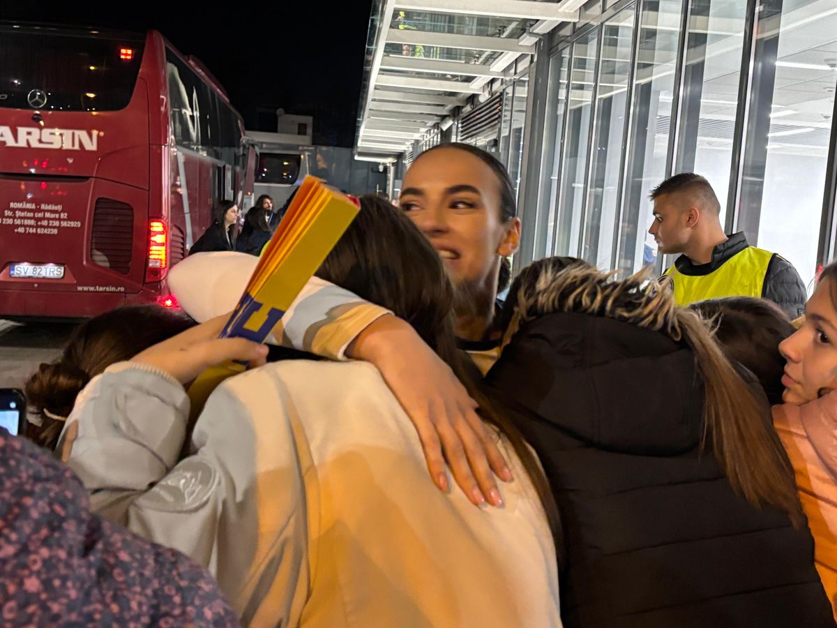 Jucătoarele au venit la suporteri, au luat copiii în brațe, au dat autografe