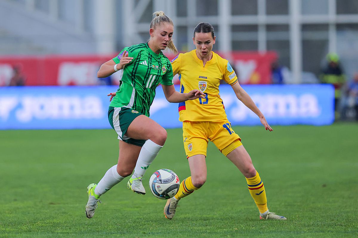 A venit la București și a făcut ravagii pe Arcul de Triumf » Ea a exasperat toate româncele