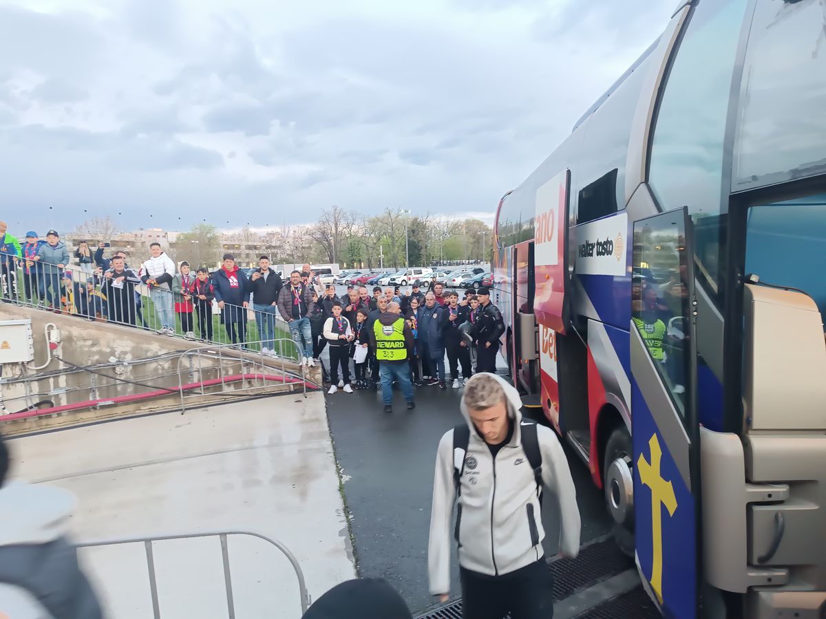 Ce urmărea MM Stoica pe tabletă, înainte de FCSB - U Cluj » Imaginile surprinse de reporterii GSP