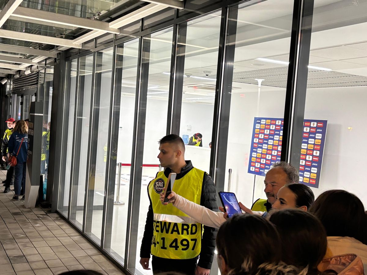 Jucătoarele au venit la suporteri, au luat copiii în brațe, au dat autografe