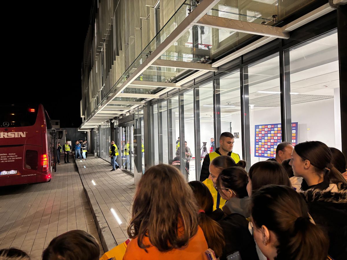 Jucătoarele au venit la suporteri, au luat copiii în brațe, au dat autografe