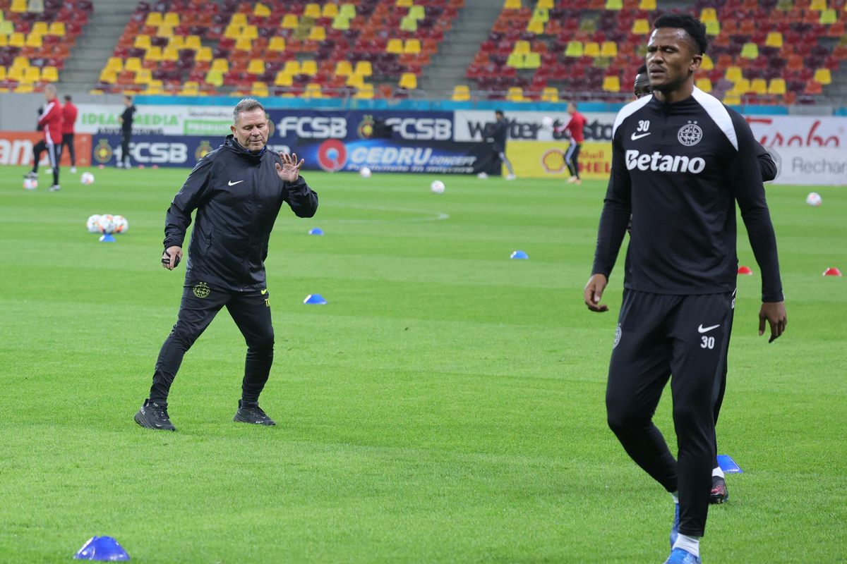 Imagini de la încălzire, înainte de FCSB - U Cluj / foto: Ionuț Iordache (GSP)