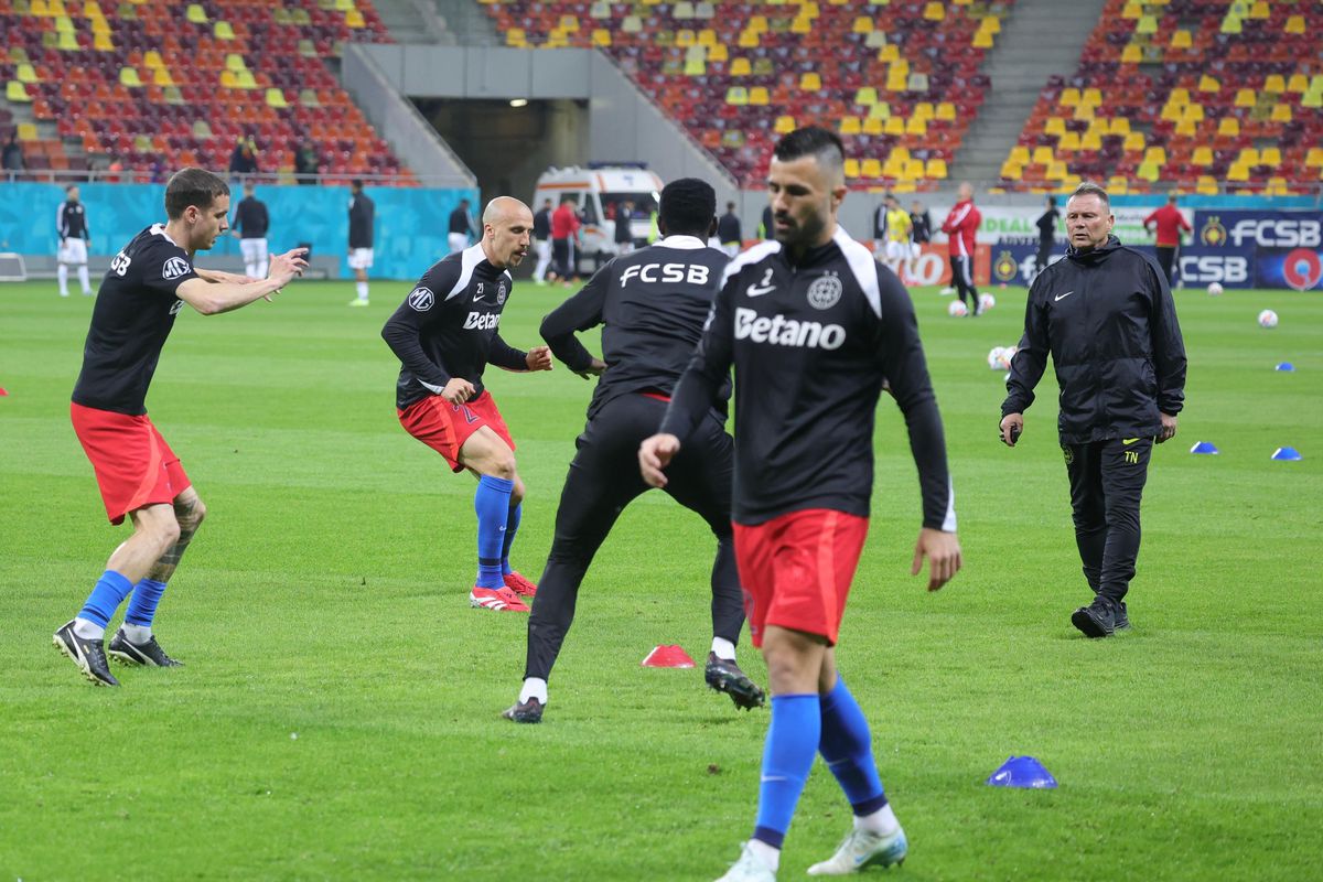 Imagini de la încălzire, înainte de FCSB - U Cluj / foto: Ionuț Iordache (GSP)