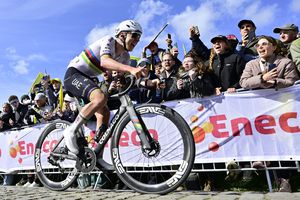 Martori la istorie! Tadej Pogacar a câștigat și Turul Flandrei » Când a pierdut ultima cursă la care a luat startul
