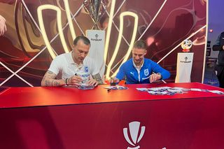 Fotbaliștii Universității Craiova, alături de trofeul Superligii: „Peste o lună și jumătate va fi al nostru”