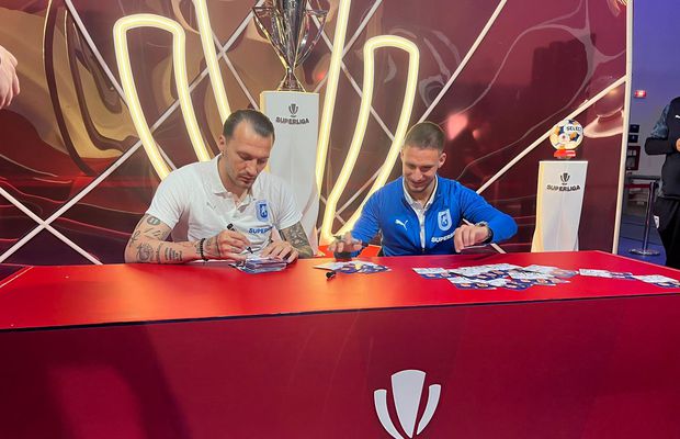 Fotbaliștii Universității Craiova, alături de trofeul Superligii: „Peste o lună și jumătate va fi al nostru”