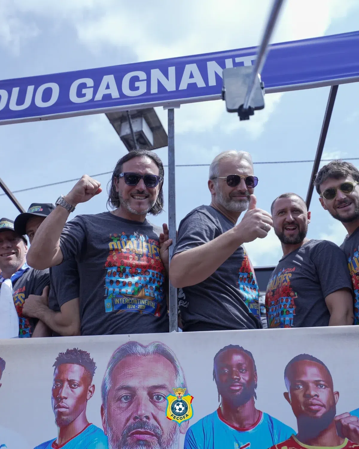 La 5 zile după calificarea la Mondial, jucătorii încă sărbătoresc cu zeci de mii de oameni pe străzi! Plângere oficială la FIFA: „Federația i-a blocat acolo!”