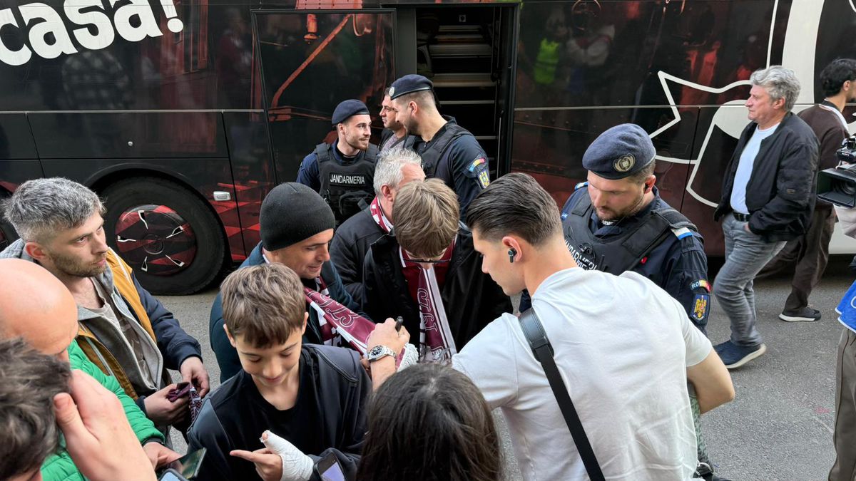 8 detalii de la Rapid - U Cluj » Scandări împotriva Legii 4, gest special pentru Mircea Lucescu + noul „transfer” la primul meci