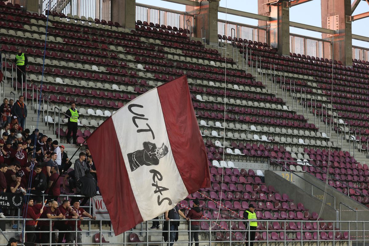 8 detalii de la Rapid - U Cluj » Scandări împotriva Legii 4, gest special pentru Mircea Lucescu + noul „transfer” la primul meci