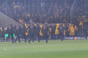 Scandal XXL la Dresda! Ciocniri violente, poliția intervine în forță » De la ce a plecat totul