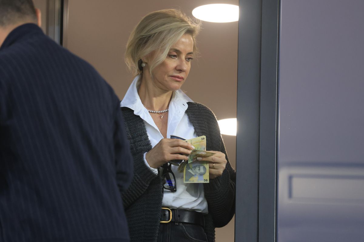 Diana și Dan Șucu în lojile din Giulești