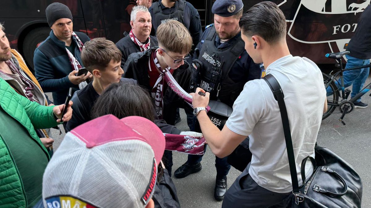 8 detalii de la Rapid - U Cluj » Scandări împotriva Legii 4, gest special pentru Mircea Lucescu + noul „transfer” la primul meci