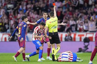 Simeone acuză, specialiștii îi dau dreptate: „«Roșul» trebuia menținut”