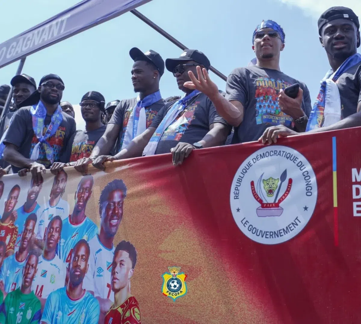 La 5 zile după calificarea la Mondial, jucătorii încă sărbătoresc cu zeci de mii de oameni pe străzi! Plângere oficială la FIFA: „Federația i-a blocat acolo!”