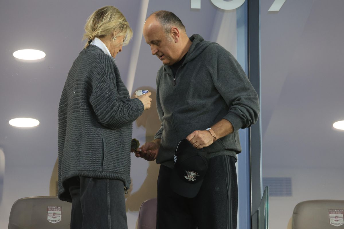 Diana și Dan Șucu în lojile din Giulești