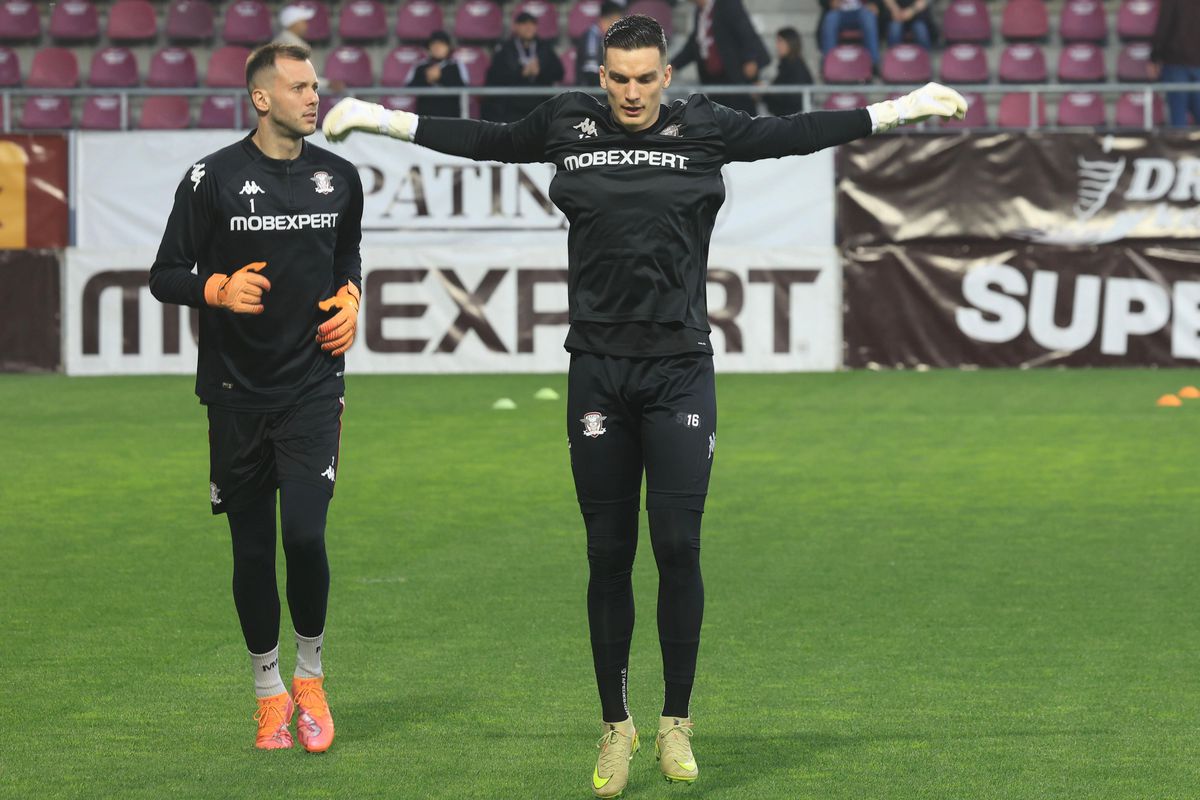 8 detalii de la Rapid - U Cluj » Scandări împotriva Legii 4, gest special pentru Mircea Lucescu + noul „transfer” la primul meci