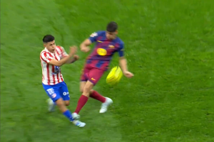 Federația a publicat dialogul din camera VAR după faza controversată din Atletico - Barcelona: „Îi dau galben, bine?”