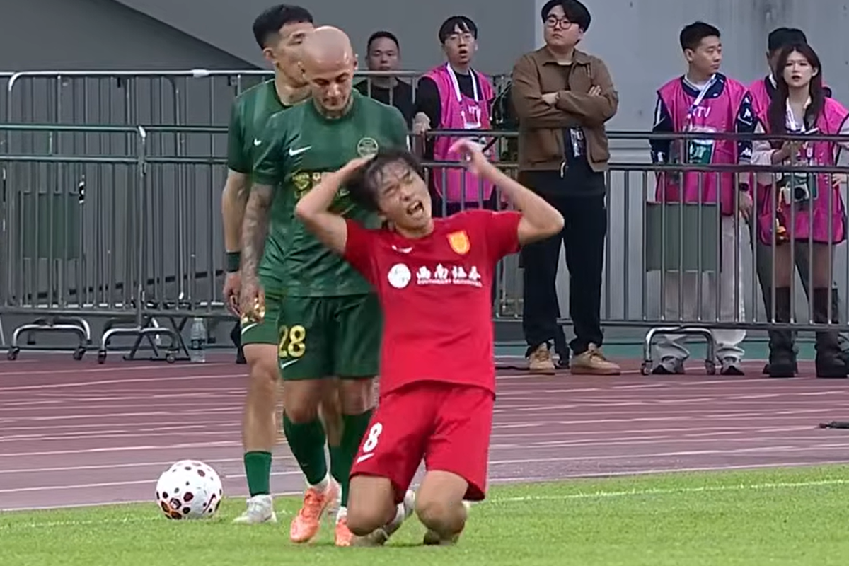 Ce ai făcut, Mitriță? Românul a primit cartonașul roșu după un gest stupid