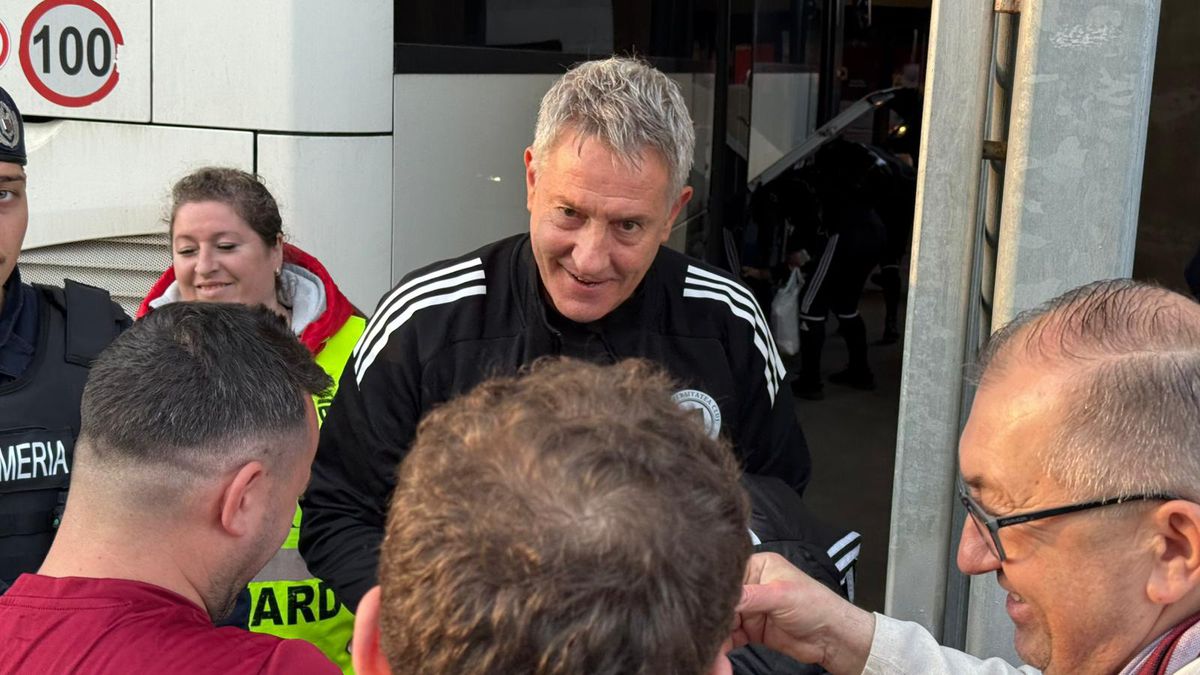 8 detalii de la Rapid - U Cluj » Scandări împotriva Legii 4, gest special pentru Mircea Lucescu + noul „transfer” la primul meci