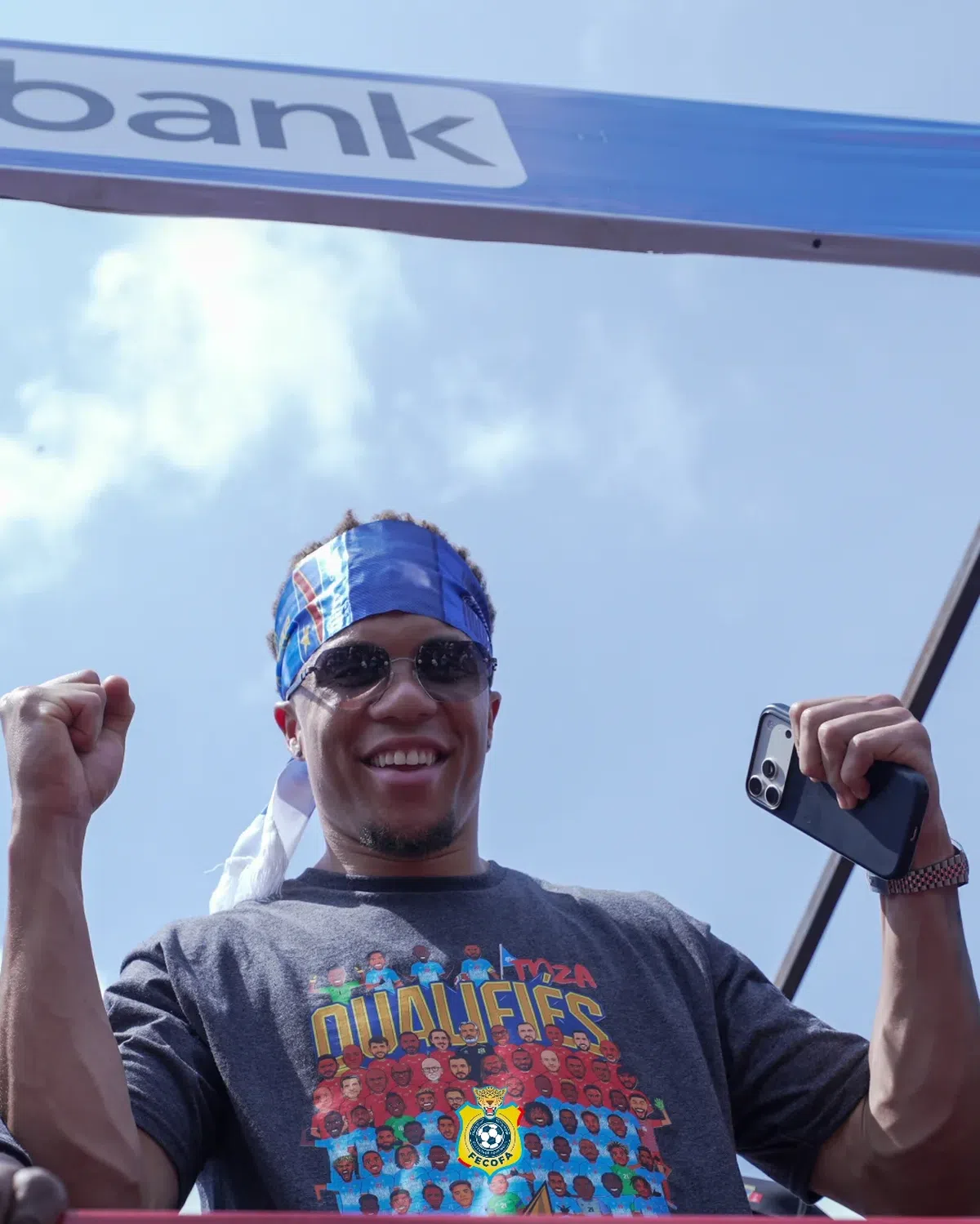 La 5 zile după calificarea la Mondial, jucătorii încă sărbătoresc cu zeci de mii de oameni pe străzi! Plângere oficială la FIFA: „Federația i-a blocat acolo!”