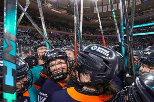 Hocheiul feminin, cu un nou record. Niciodată nu au mai asistat atâția spectatori la un meci